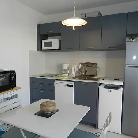 Avec Terrasse, Parking Privatif Et Proche - - Fr-1-251-772 Apartment *